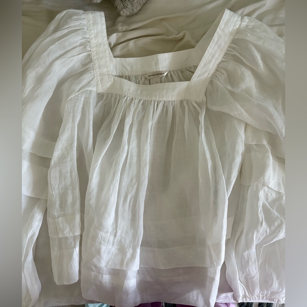 gorgeous poffy white top